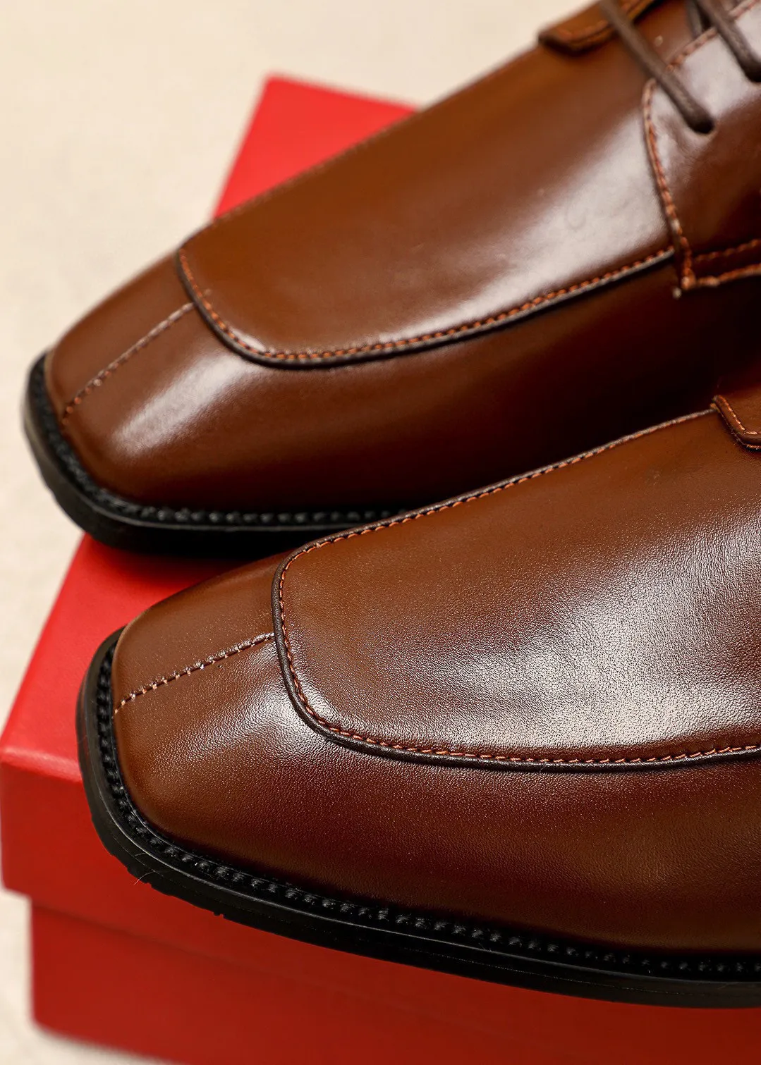 Men's shoes 💰442 💐 Product trademark: Ferragamo "Ferragamo" business leather shoes Regular size: 38-44 (45.46🉑️customized) Product materials: Selected imported first-layer calfskin upper + luxury hardware buckle, imported water-dyed cow leather lining. Strong three-dimensional visual effect, original combination outsole Color: 2⃣️colors available